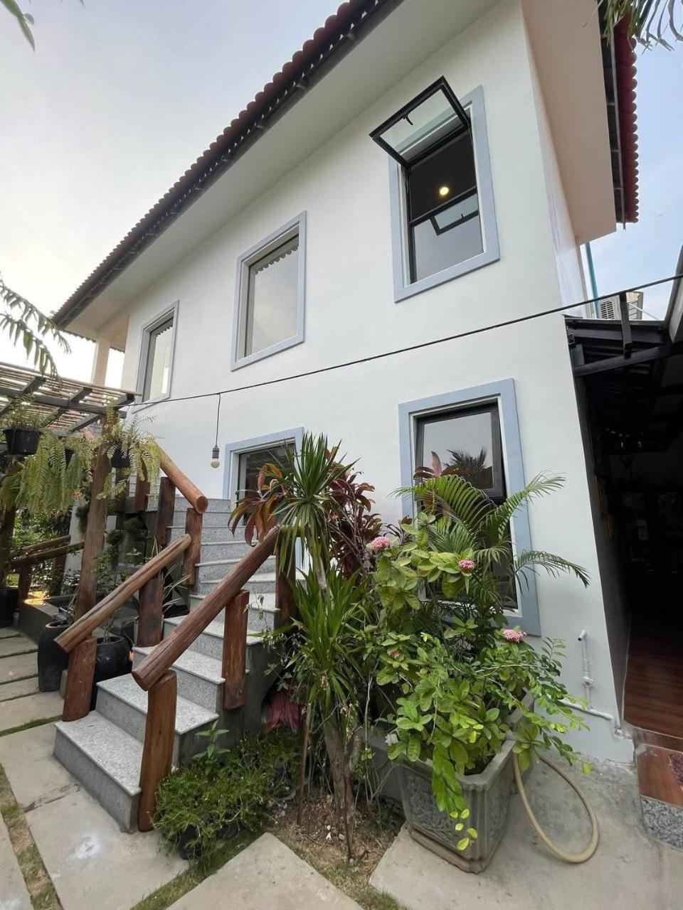 Moloppor Villa Battambang Buitenkant foto